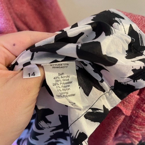 Madison Ave Cabi Pink tweed jacket sized as 14 but it fits like a 12 - Picture 5 of 6